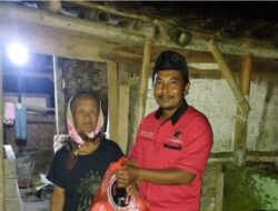 Berbagi Berkah Ramadan, PAC PDI Perjuangan Kecamatan Tegalsasi Banyuwangi Salurkan 100 Paket Sembako Bagi Masyarakat