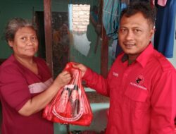 Pembagian Paket Sembako Kader PDI Perjuangan Banyuwangi Bukan Tebar Pesona Tetapi Kejar Pahala