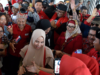 Salam Tiga Jari dan Tarian Gandrung Iringi Kedatangan Atikoh Ganjar di Banyuwangi